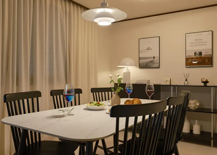Gasthof Walking Distance To Sindorim Station, 3 Rooms, 4 Queen Beds, 2 Bathrooms, 1 Minute To Yeongdeungpo Station Bus Stop 3*