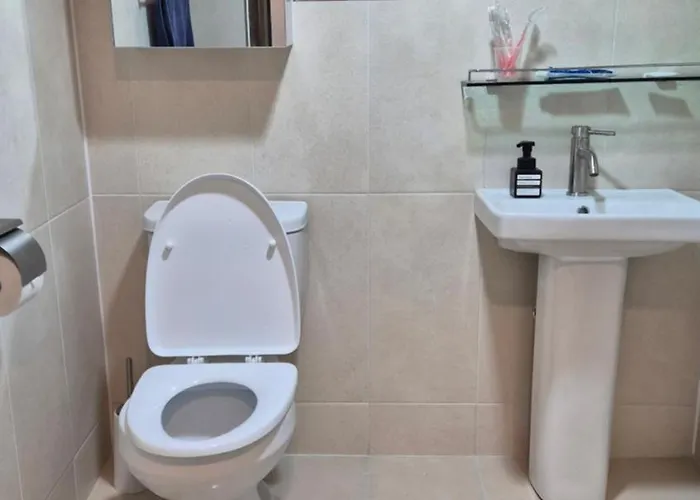 Walking Distance To Sindorim Station, 3 Rooms, 4 Queen Beds, 2 Bathrooms, 1 Minute To Yeongdeungpo Station Bus Stop Gasthof 3*