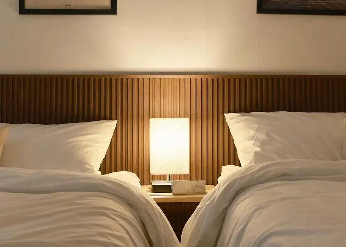 Walking Distance To Sindorim Station, 3 Rooms, 4 Queen Beds, 2 Bathrooms, 1 Minute To Yeongdeungpo Station Bus Stop Gasthof Seoul