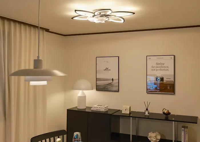 Walking Distance To Sindorim Station, 3 Rooms, 4 Queen Beds, 2 Bathrooms, 1 Minute To Yeongdeungpo Station Bus Stop Gasthof Seoul