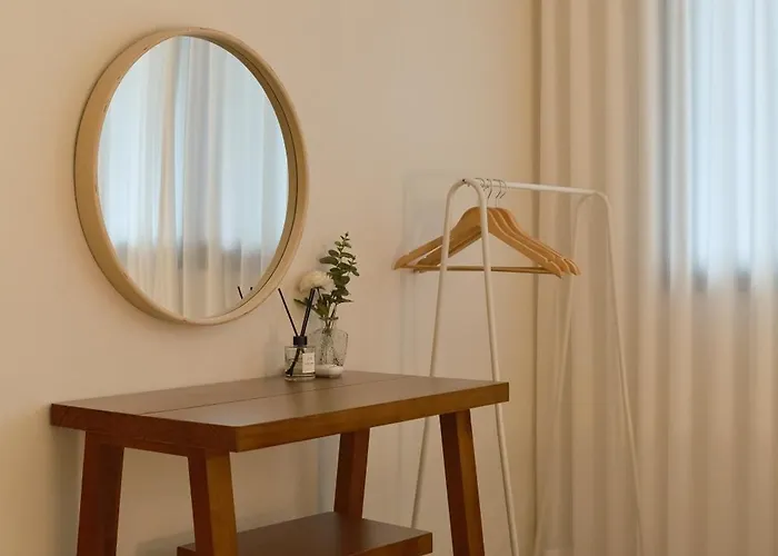 Gasthof Walking Distance To Sindorim Station, 3 Rooms, 4 Queen Beds, 2 Bathrooms, 1 Minute To Yeongdeungpo Station Bus Stop Seoul