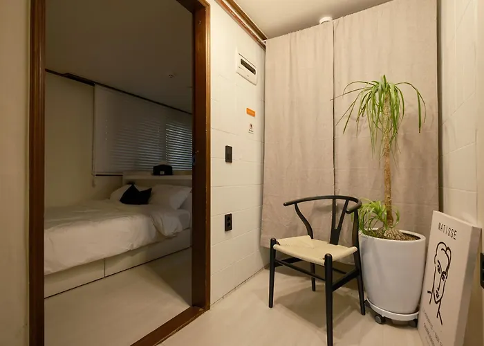 Walking Distance To Sindorim Station, 3 Rooms, 4 Queen Beds, 2 Bathrooms, 1 Minute To Yeongdeungpo Station Bus Stop Gasthof Seoul