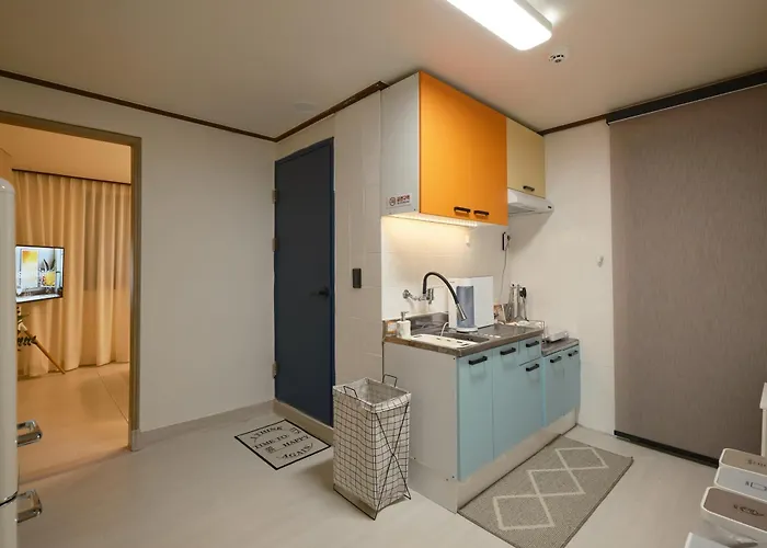 Walking Distance To Sindorim Station, 3 Rooms, 4 Queen Beds, 2 Bathrooms, 1 Minute To Yeongdeungpo Station Bus Stop Gasthof