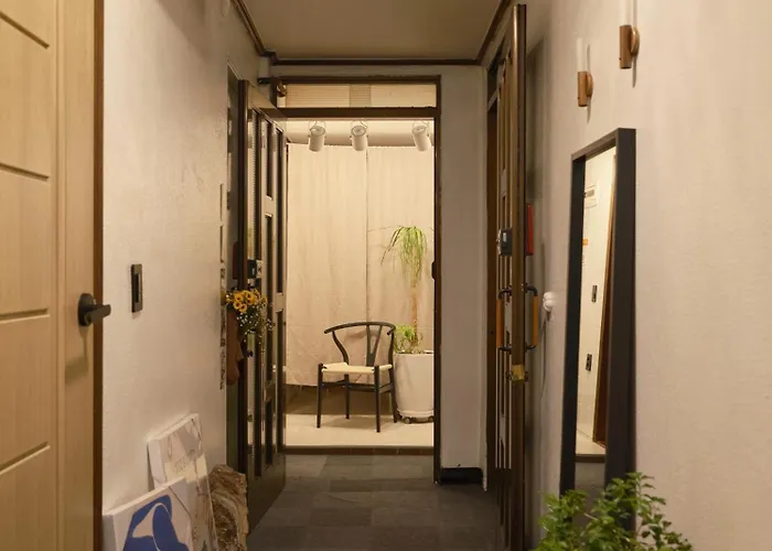 Walking Distance To Sindorim Station, 3 Rooms, 4 Queen Beds, 2 Bathrooms, 1 Minute To Yeongdeungpo Station Bus Stop Gasthof Seoul